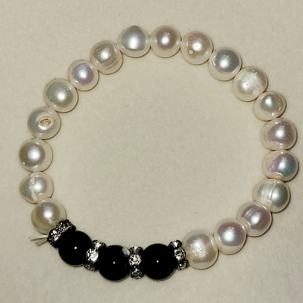 White Freshwater Pearl with Black Agate Stone Stretch Bracelet